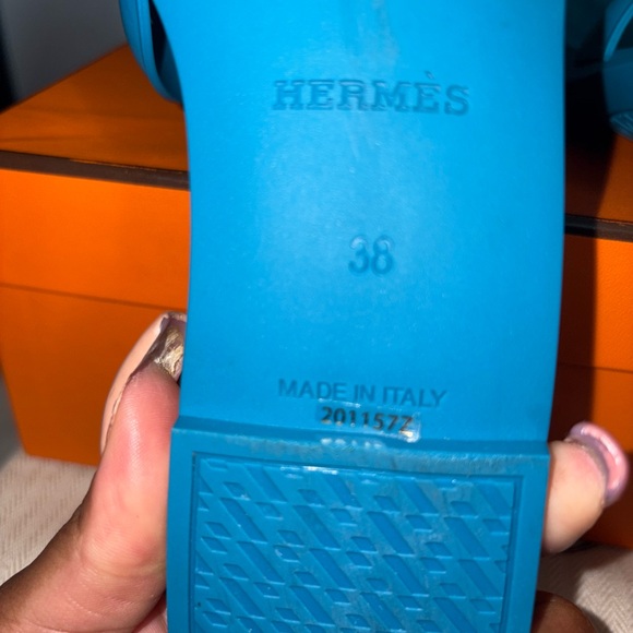 LIKE NEW Hermes TURQUOISE BLUE Sandals - Picture 4 of 4